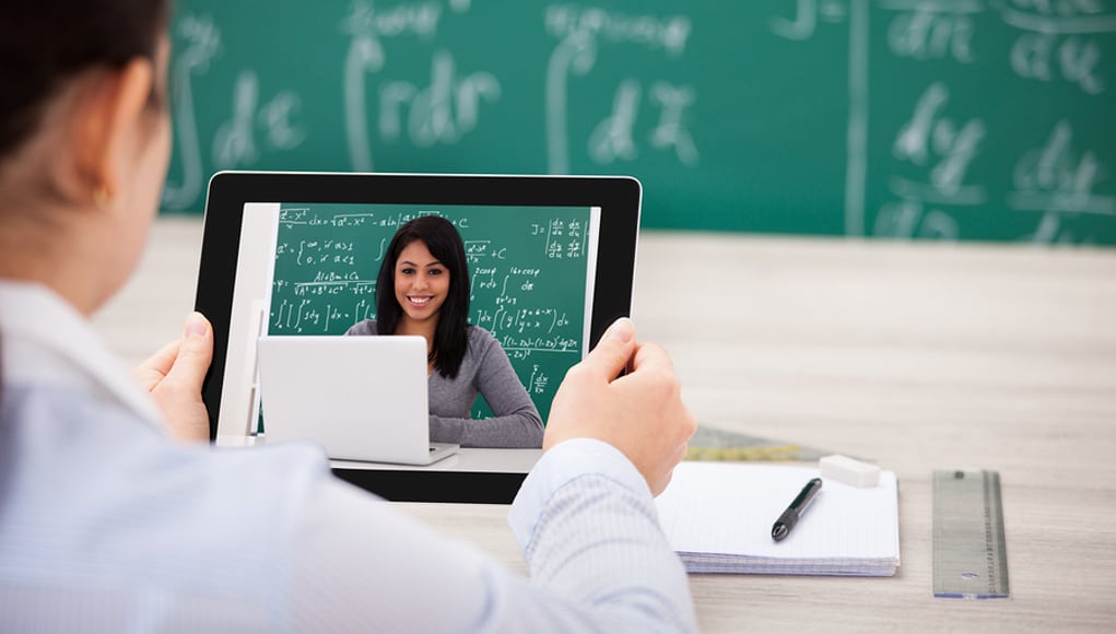 student using video on tablet to engage in effecting online instruction