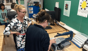 Active dual language learning in a 9th grade physics class at El Paso High