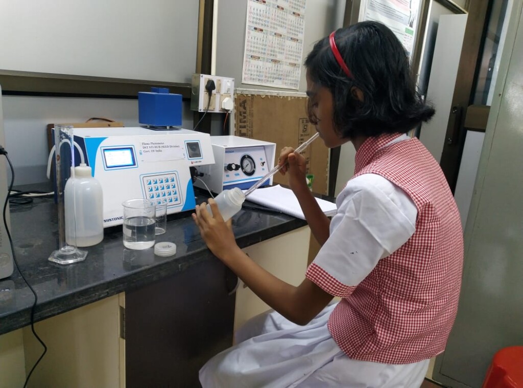 With the help of professors and scholars at Sidho-Kanho-Birsha University, the student team conducted experiments to learn more about the nutrients in fish